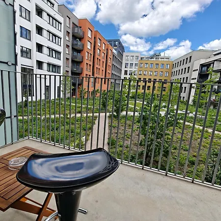 Terrace And Free Parking Apartment