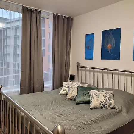 דירה Terrace And Free Parking